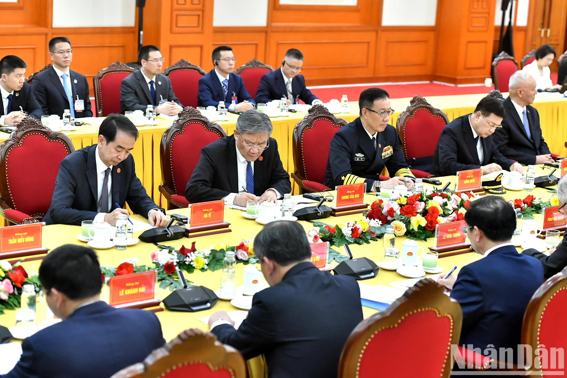 Các đồng chí đại biểu cấp cao tháp tùng Tổng Bí thư, Chủ tịch Trung Quốc Tập Cận Bình tại hội đàm - Ảnh: Baonhandan