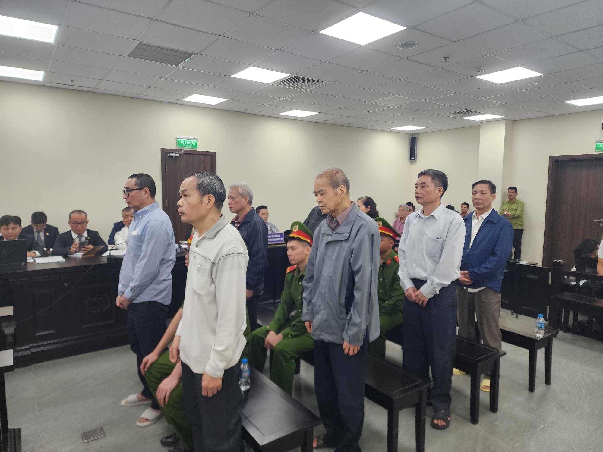 Các bị cáo tại tòa.