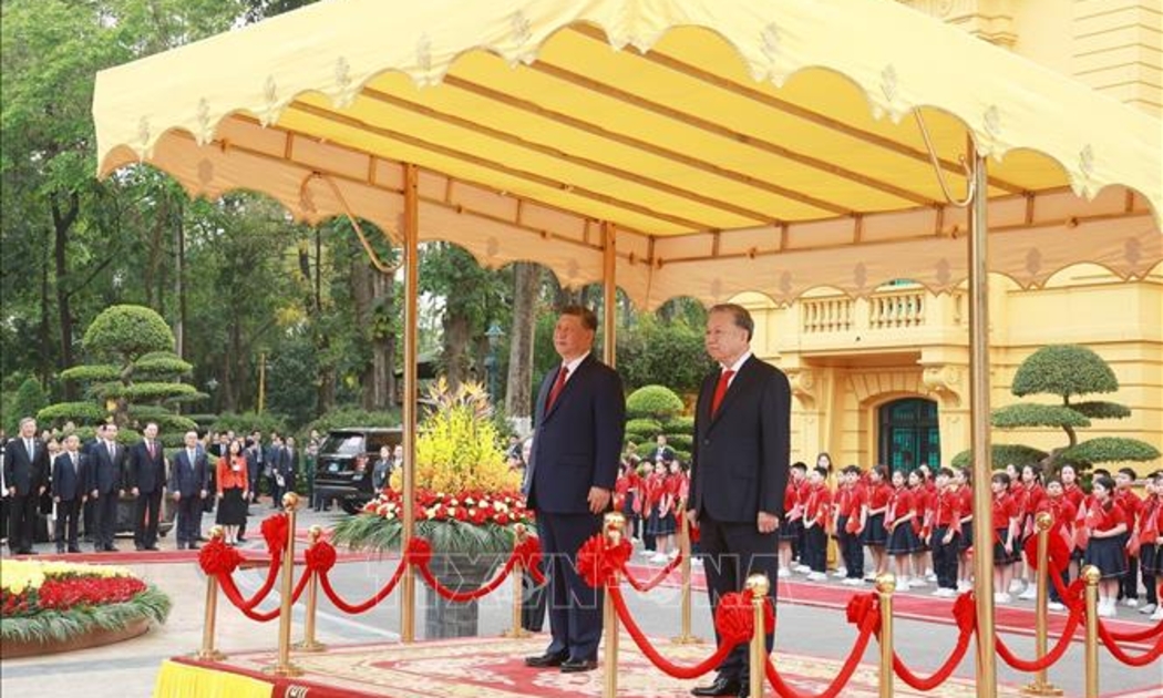 Lễ đón chính thức Tổng Bí thư, Chủ tịch nước Trung Quốc Tập Cận Bình được tổ chức trọng thể tại Phủ Chủ tịch theo nghi thức cao nhất dành đón Nguyên thủ quốc gia. Tổng Bí thư Tô Lâm chủ trì Lễ đón - Ảnh: TTXVN
