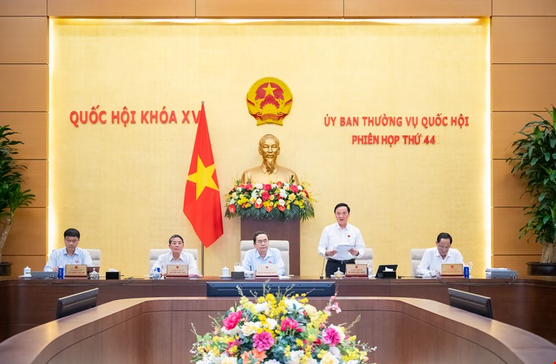 Phó Chủ tịch Quốc hội Nguyễn Khắc Định điều hành phiên họp. Ảnh: Quochoi.vn