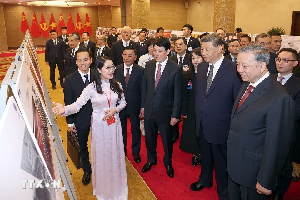 Trong 75 năm qua, mối quan hệ l&aacute;ng giềng hữu nghị 