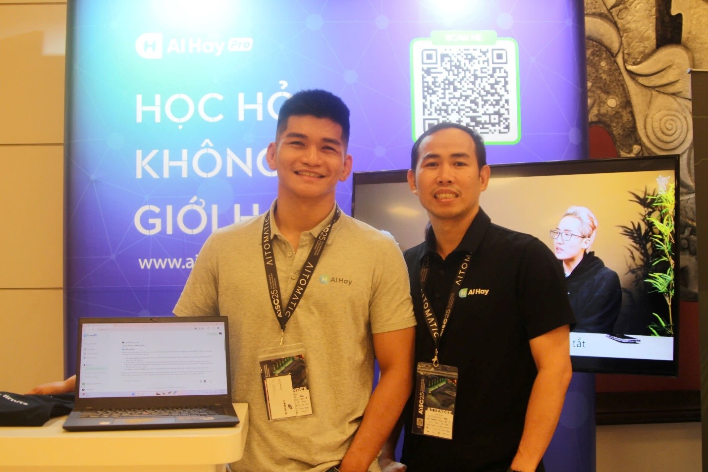 &Ocirc;ng Hiệp Nguyễn (tr&aacute;i), COO v&agrave; TS.Nguyễn Thọ Chương, CTO của AI Hay.