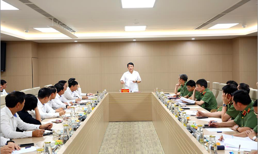 Bộ trưởng Bộ Công an Lương Tam Quang chủ trì buổi làm việc với Tổng Công ty Viễn thông MobiFone (Tổng Công ty) về kết quả tiếp nhận, triển khai hoạt động của Tổng Công ty - Nguồn: Bộ công an.