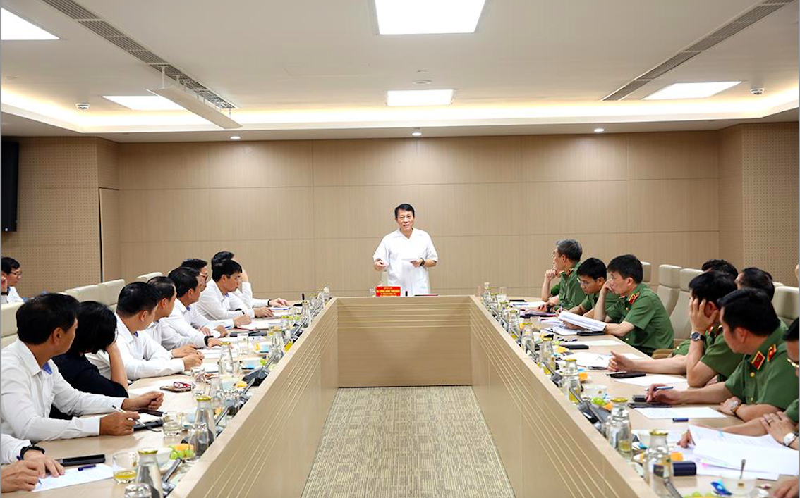 Bộ trưởng Bộ Công an Lương Tam Quang chủ trì buổi làm việc với Tổng Công ty Viễn thông MobiFone (Tổng Công ty) về kết quả tiếp nhận, triển khai hoạt động của Tổng Công ty - Nguồn: Bộ công an.