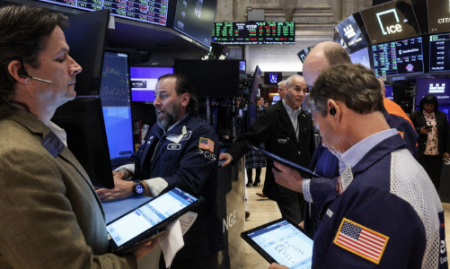 Chứng khoán Mỹ tăng điểm nhờ tin tốt về thương mại, giá dầu sụt hơn 2%