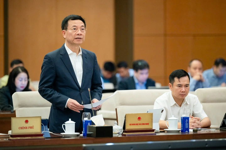 Bộ trưởng Bộ Khoa học và Công nghệ Nguyễn Mạnh Hùng trình bày dự thảo luật - Ảnh: Bộ Khoa học và Công nghệ. 