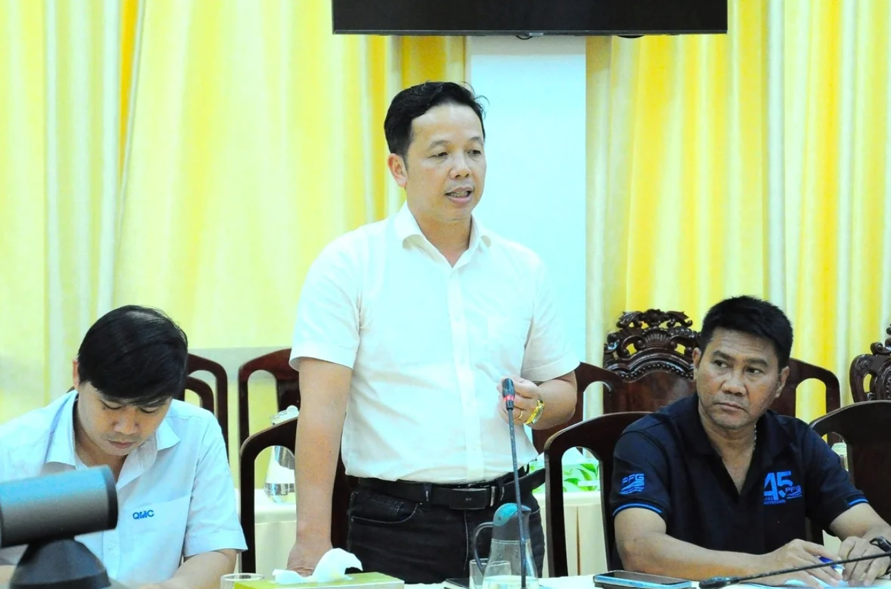 Ông Phan Hoàng Duy phát biểu tại cuộc họp của UBND TP. Cần Thơ.