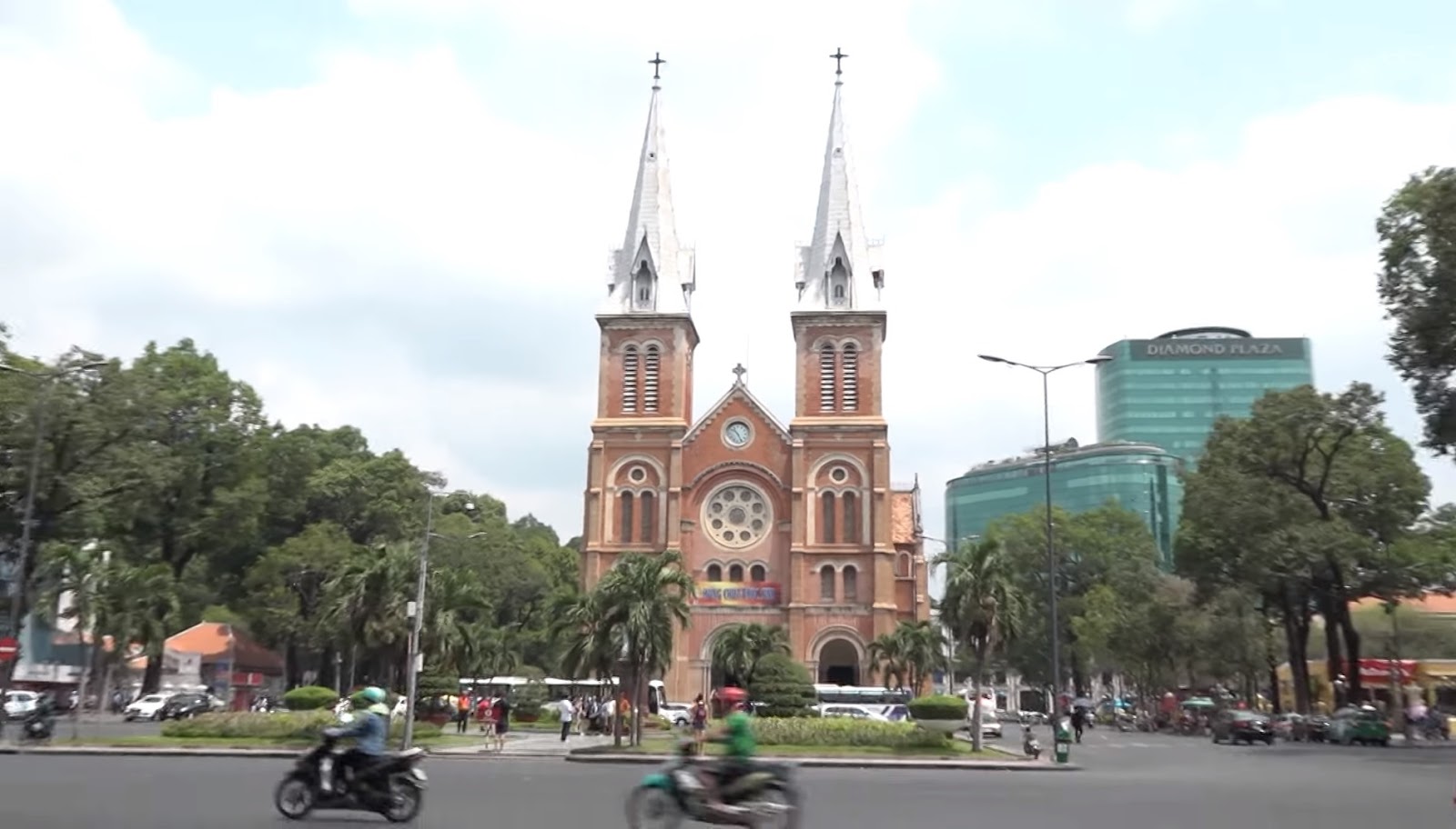 Nhà thời Đức Bà, TP.HCM. Ảnh: Visit HCM