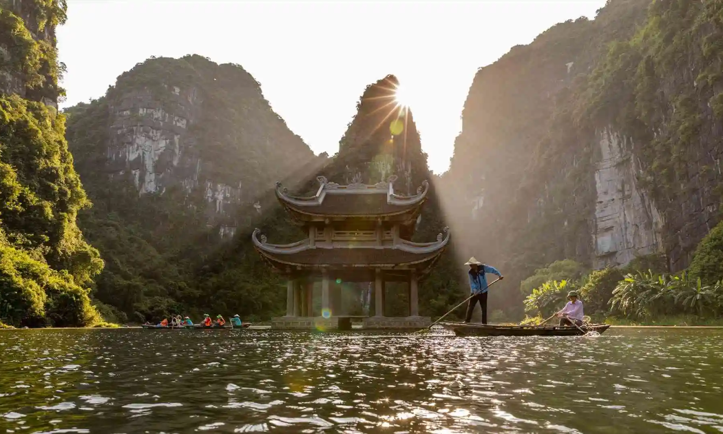 Khu du lịch sinh thái Tràng An (Ninh Bình).