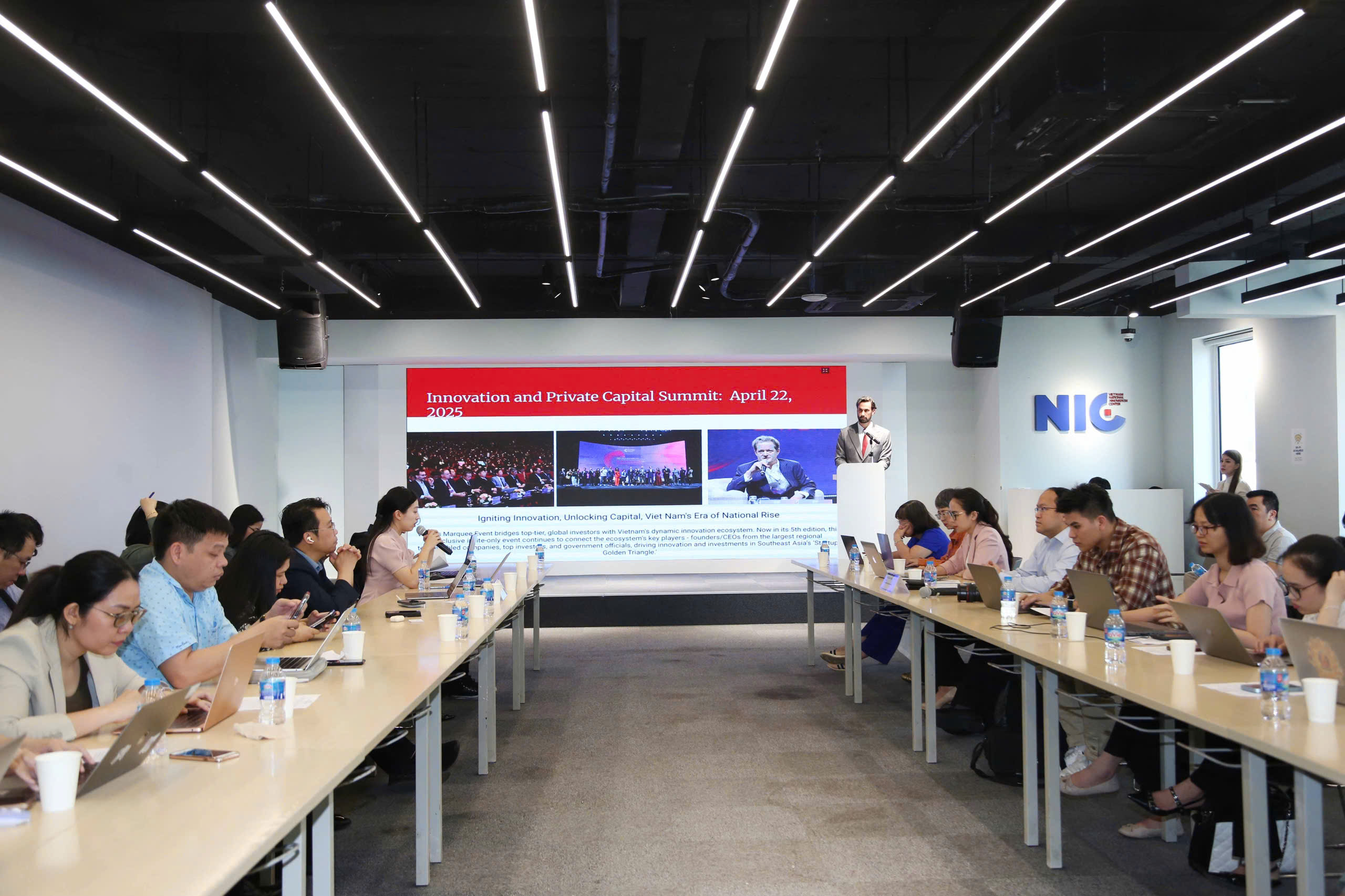 Toàn cảnh buổi công bố thông tin Diễn đàn Đầu tư Đổi mới Sáng tạo Việt Nam 2025 (VIPC Summit 2025). 