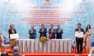 Việt Nam ký kết 3 khoản vay và viện trợ gần 400 triệu USD với WB và ADB 