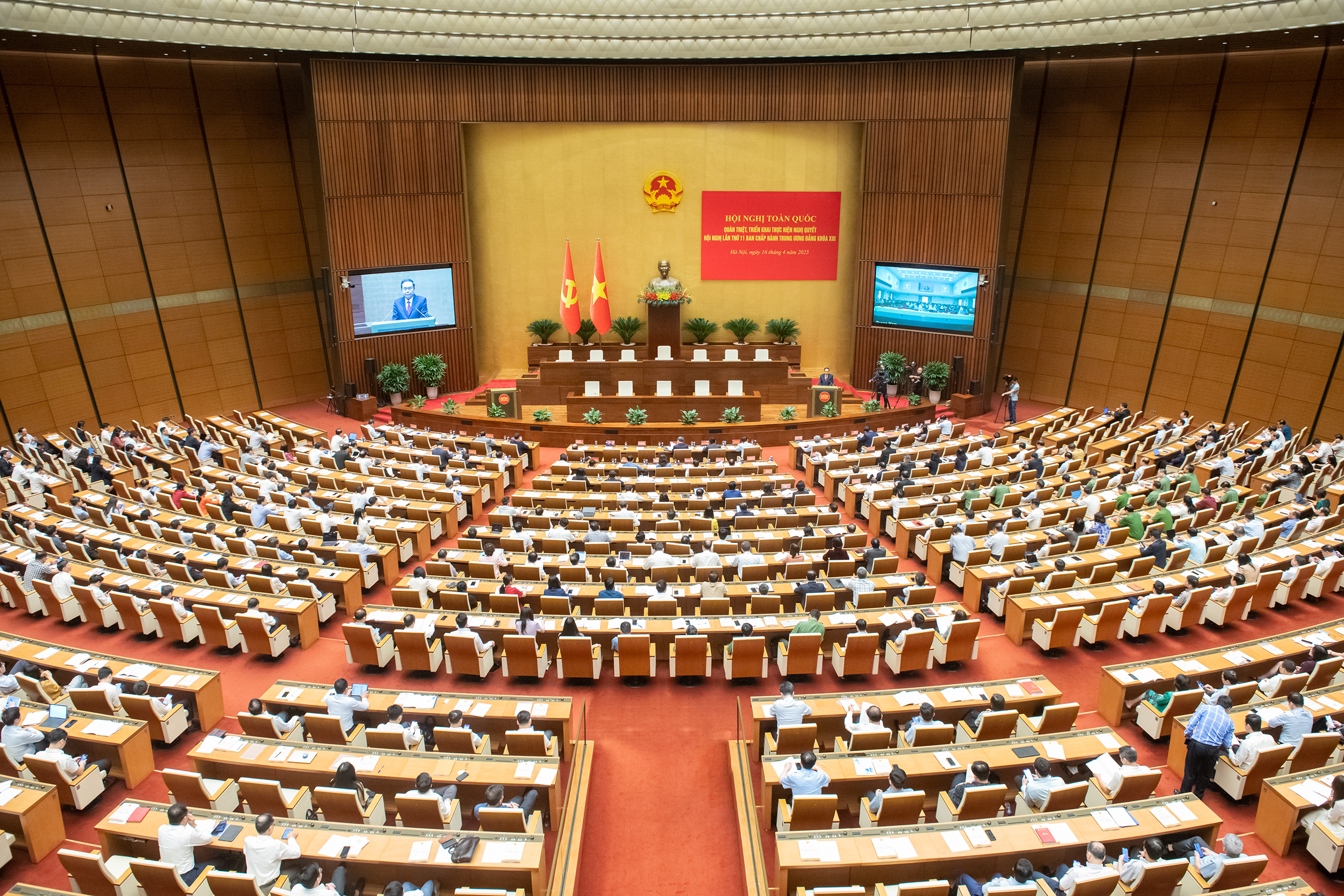 To&agrave;n cảnh Hội nghị to&agrave;n quốc qu&aacute;n triệt, triển khai thực hiện Nghị quyết Hội nghị lần thứ 11 Ban Chấp h&agrave;nh Trung ương Đảng kh&oacute;a XIII tại điểm cầu Nh&agrave; Quốc hội, H&agrave; Nội. Ảnh: Quốc hội