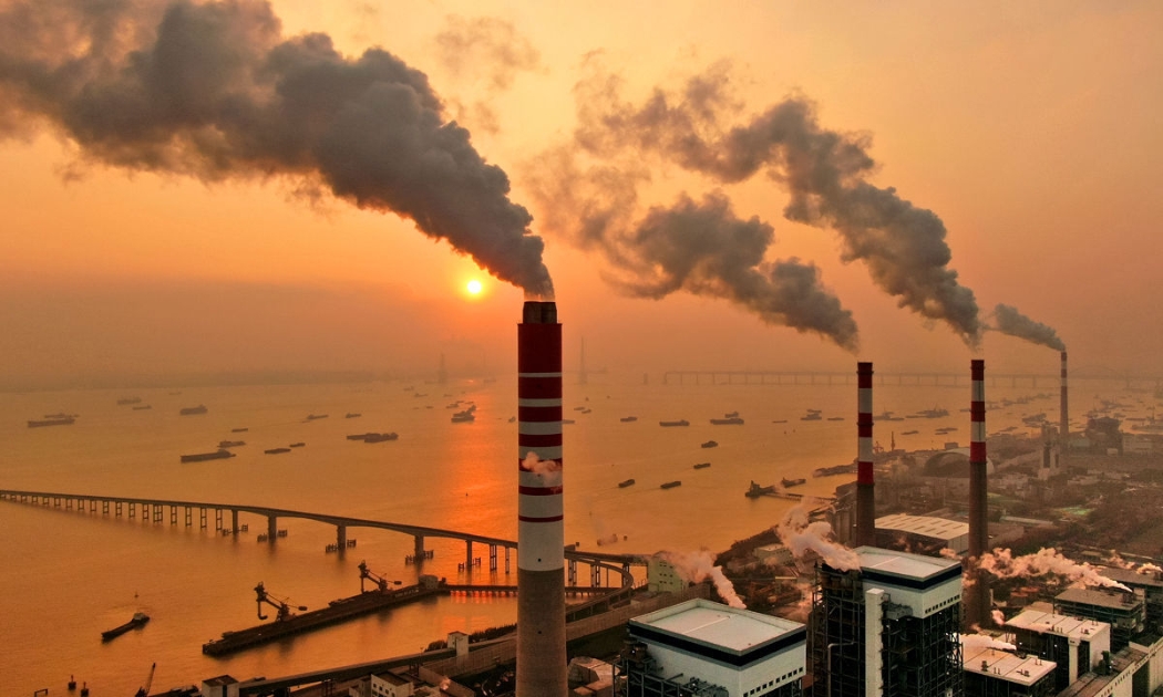 Trong giai đoạn vận hành thí điểm thị trường carbon, các doanh nghiệp thuộc 3 lĩnh vực sẽ tham gia là: nhiệt điện, sắt thép và xi măng. Ảnh minh họa.