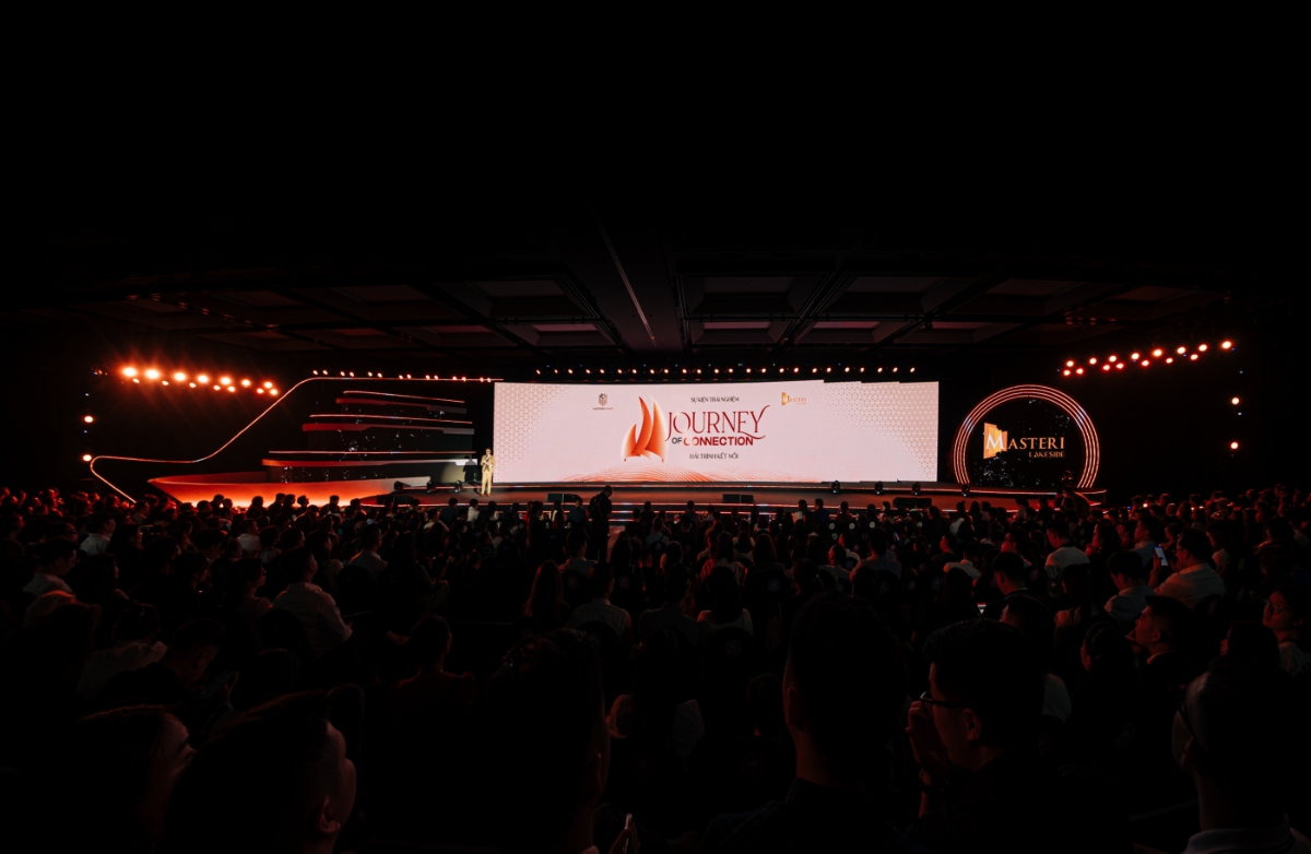 Biểu tượng con t&agrave;u ra khơi đưa hơn 1000 kh&aacute;ch mời trải nghiệm Hải tr&igrave;nh Kết nối &ldquo;Journey of Connection&rdquo; đầy cảm x&uacute;c.