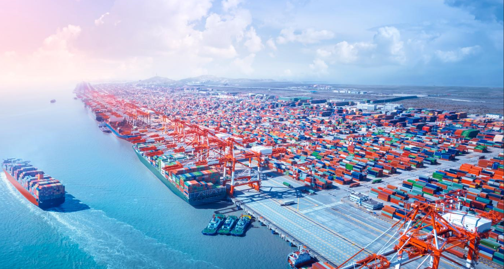 Là một nền kinh tế 90% xuất khẩu phụ thuộc lớn vào thương mại hàng hải, Việt Nam sẽ chịu nhiều ảnh hưởng đáng kể từ các quy định mới của Tổ chức Hàng hải Quốc tế (IMO) về định giá carbon và tiêu chuẩn phát thải. Ảnh minh họa.