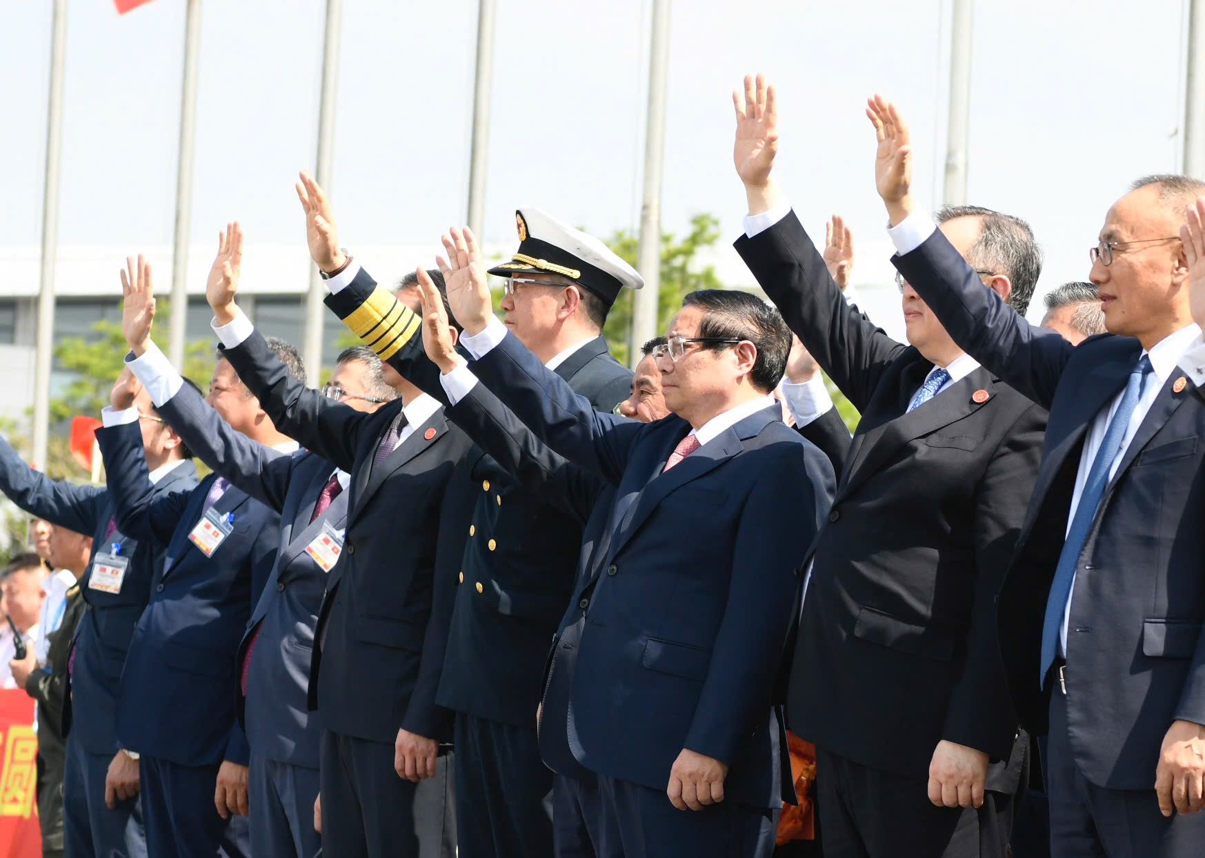 Thủ tướng Phạm Minh Ch&iacute;nh ra s&acirc;n bay tiễn Tổng B&iacute; thư, Chủ tịch nước Trung Quốc Tập Cận B&igrave;nh - Ảnh: VGP