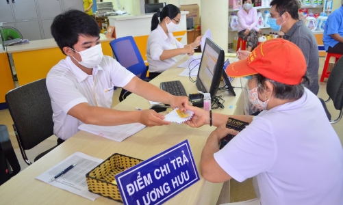 Nghỉ hưu sớm do tinh gọn bộ máy, hưởng lương hưu thế nào? 