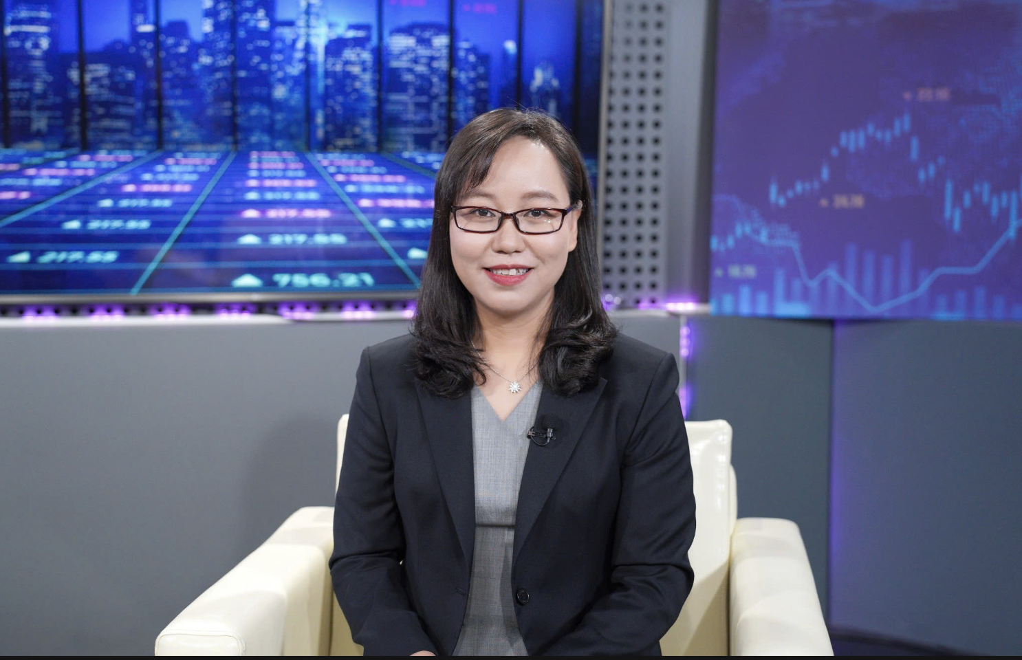 B&agrave; Đỗ Minh Trang, Gi&aacute;m đốc Trung t&acirc;m Ph&acirc;n t&iacute;ch, C&ocirc;ng ty TNHH Chứng kho&aacute;n ACB (ACBS).