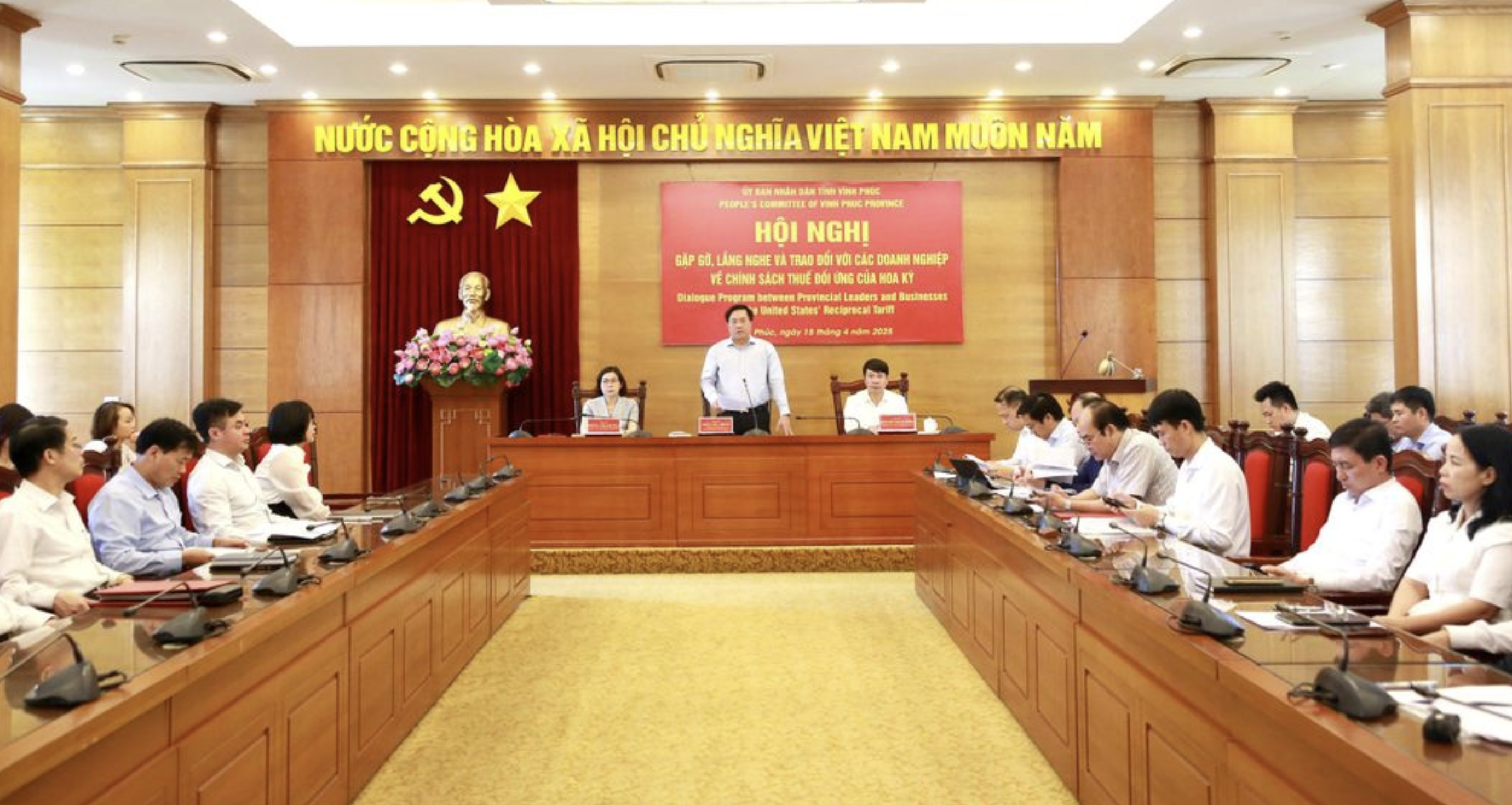 Toàn cảnh hội nghị.