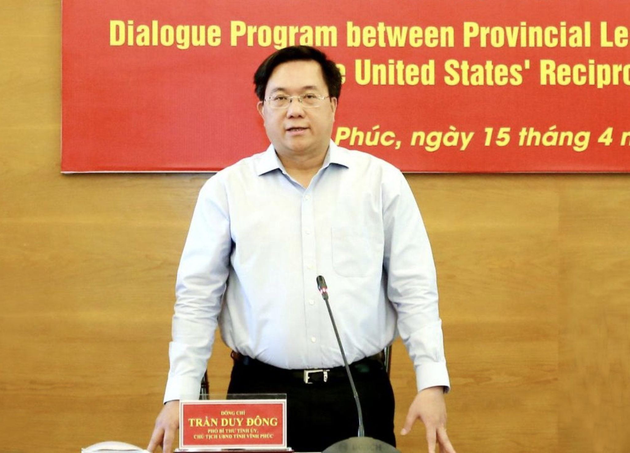 Chủ tịch UBND tỉnh Trần Duy Đ&ocirc;ng ph&aacute;t biểu tại hội nghị.