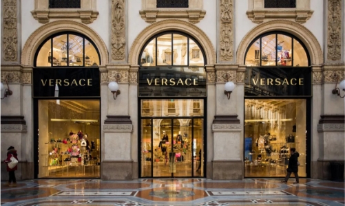 Versace sẽ ra sao dưới trướng Prada? 