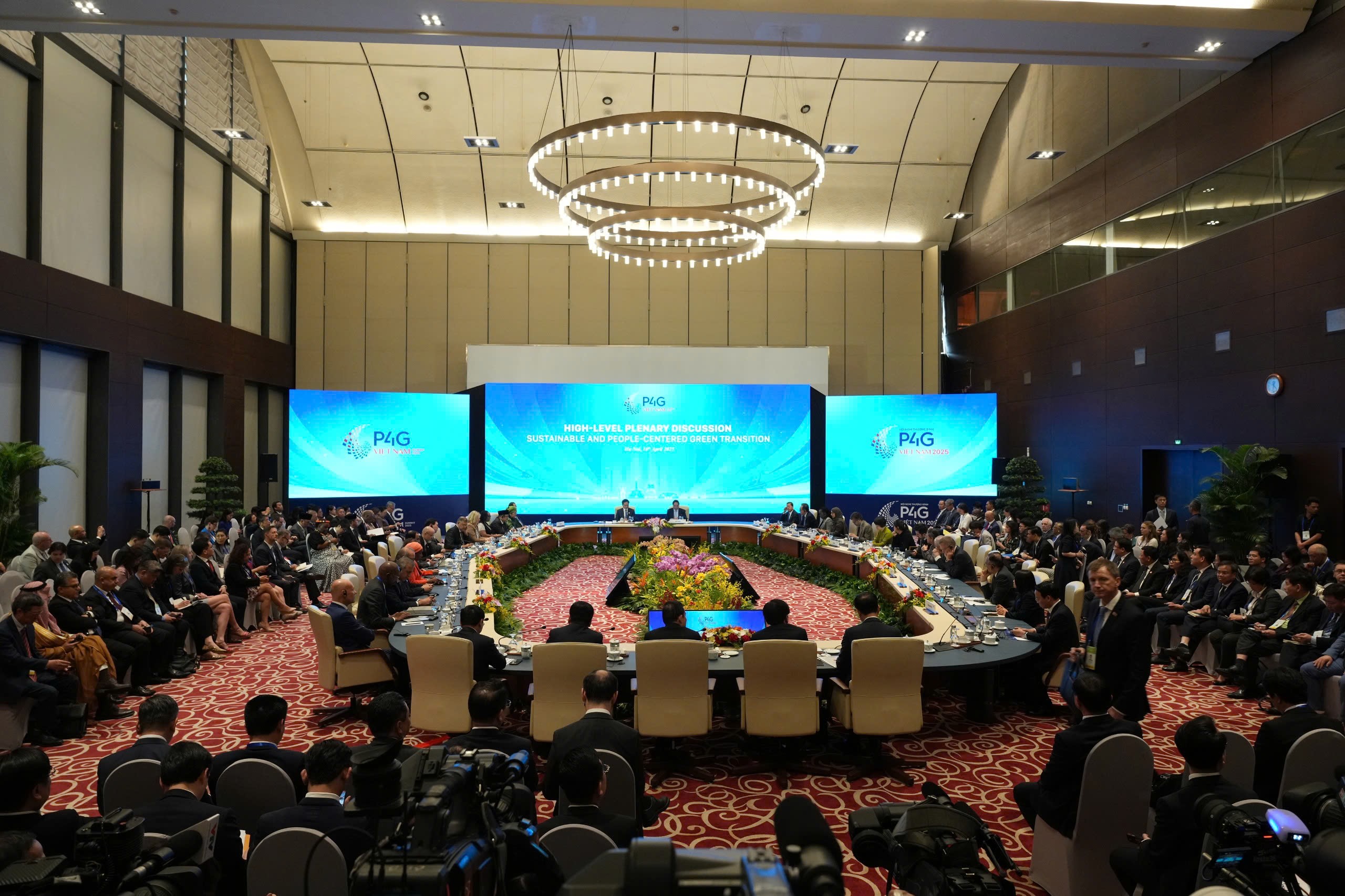 To&agrave;n cảnh Phi&ecirc;n thảo luận cấp cao với chủ đề 