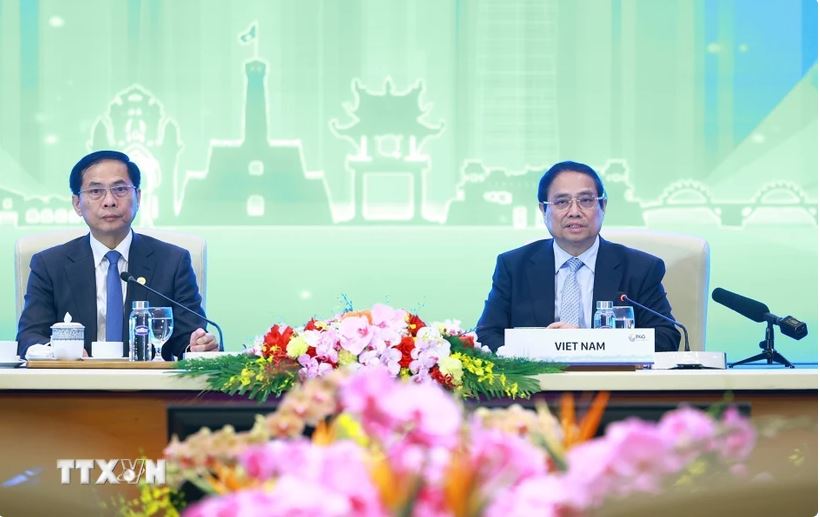 PM Pham Minh Chinh (R) chairs the high-level Plenary Discussion on 