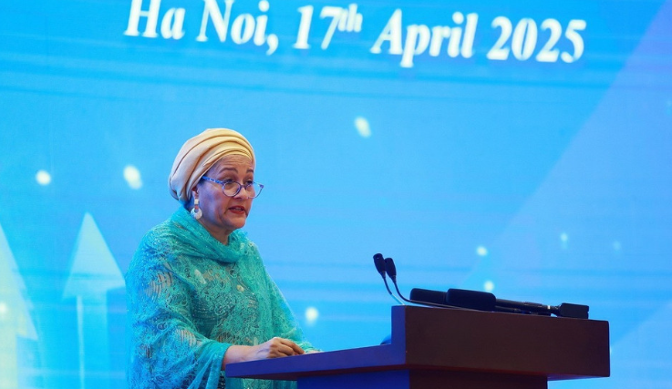 Bà Amina Mohammed, Phó Tổng Thư ký Liên Hợp Quốc (UN), phát biểu tại Phiên Đối thoại giữa các Nhà lãnh đạo với doanh nghiệp với chủ đề “Hợp tác công - tư vì đổi mới sáng tạo và bền vững”. Ảnh: TTXVN