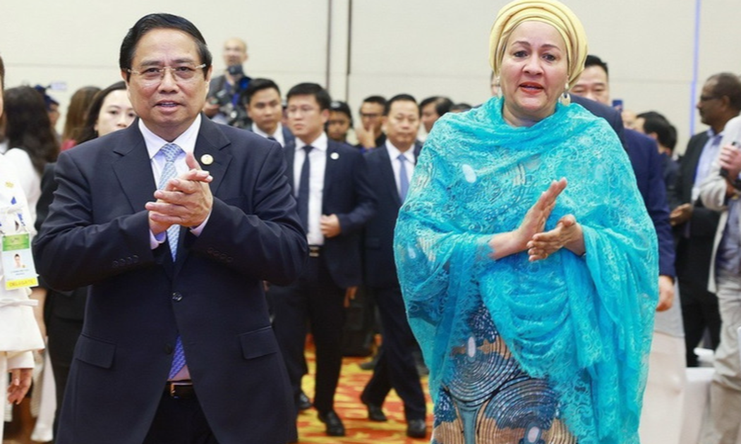 Thủ tướng Phạm Minh Chính và bà Amina Mohammed, Phó Tổng Thư ký Liên Hợp Quốc (UN) tại Phiên Đối thoại giữa các Nhà lãnh đạo với doanh nghiệp với chủ đề “Hợp tác công - tư vì đổi mới sáng tạo và bền vững”. Ảnh: TTXVN