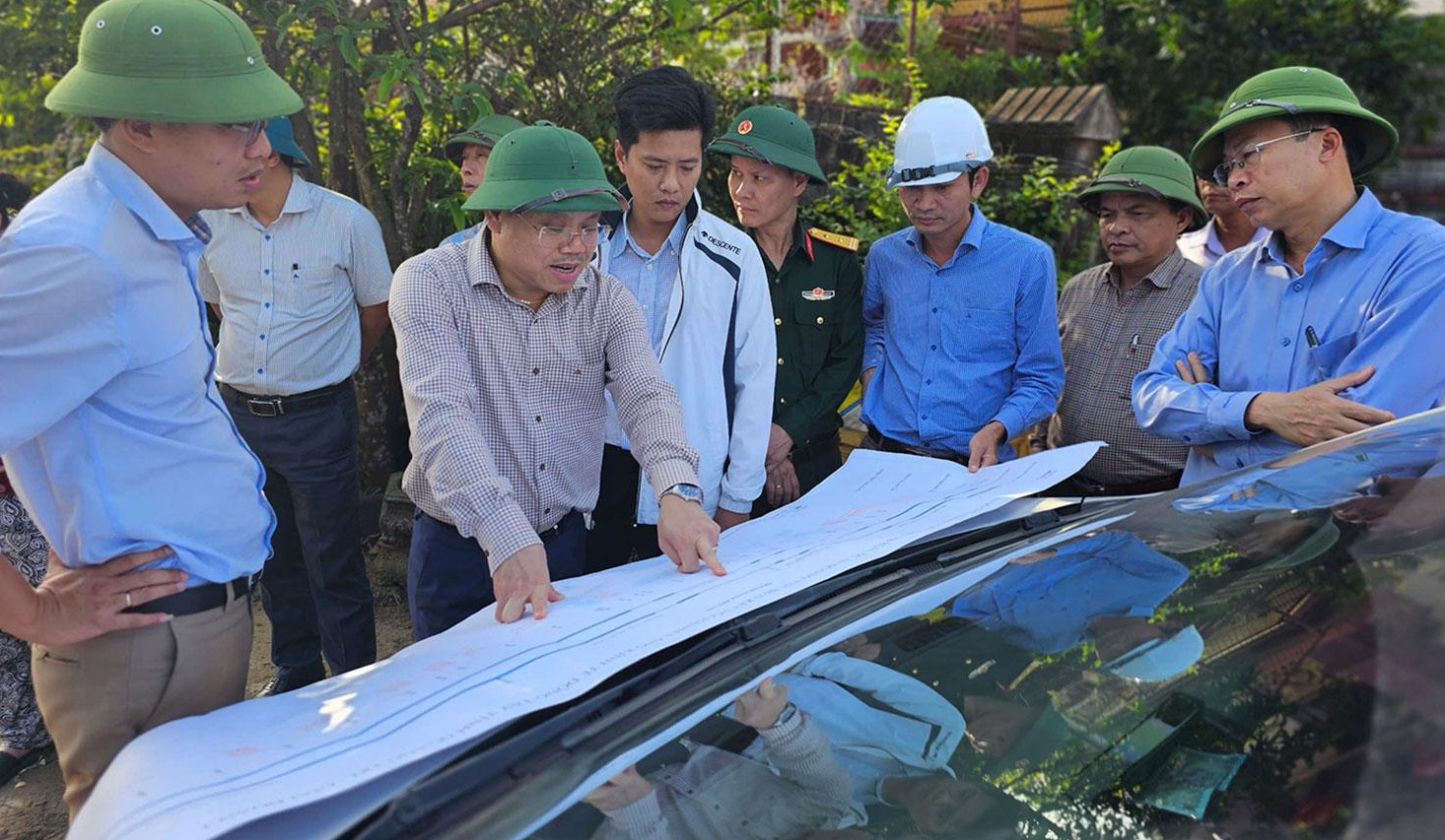 Ph&oacute; Chủ tịch UBND tỉnh Quảng Trị L&ecirc; Đức Tiến kiểm tra c&ocirc;ng t&aacute;c thi c&ocirc;ng v&agrave; giải ph&oacute;ng mặt bằng c&aacute;c dự &aacute;n tr&ecirc;n