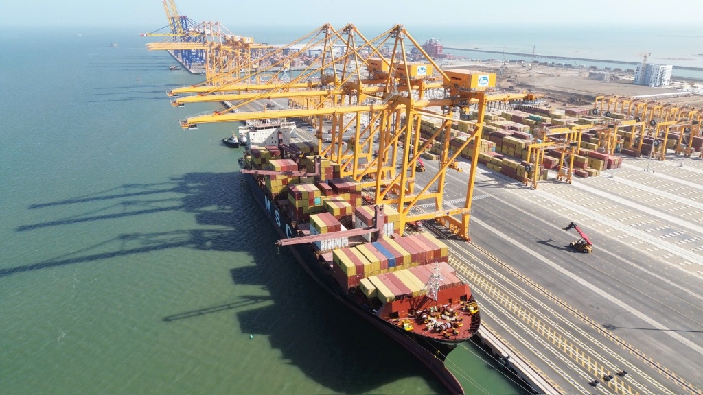 A vessel docks at Berths 3 and 4 at the Hai Phong International Gateway Port in the northern city of Hai Phong on April 16. (Photo haiquanonline.com)
