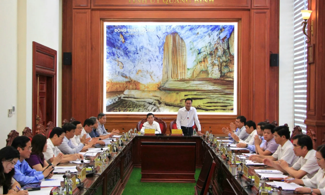 Lãnh đạo Quảng Bình và Quảng Trị gặp nhau, bàn kế hoạch hợp nhất 2 tỉnh.