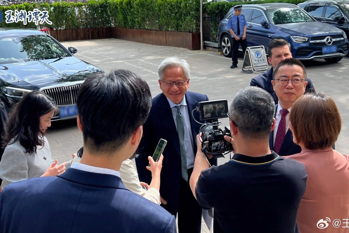 Ông Jensen Huang, CEO Nvidia, trong chuyến thăm Trung Quốc - Ảnh: South Morning China. 