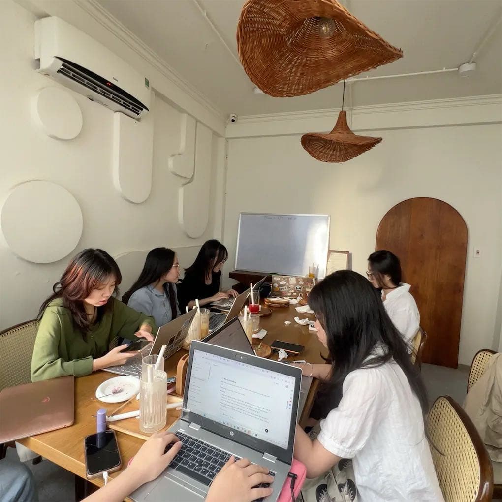 “Nhảy việc” ngày càng phổ biến trong giới trẻ, đặc biệt là Gen Z – thế hệ đề cao trải nghiệm và sự phát triển cá nhân. Ảnh: Trang - Thư