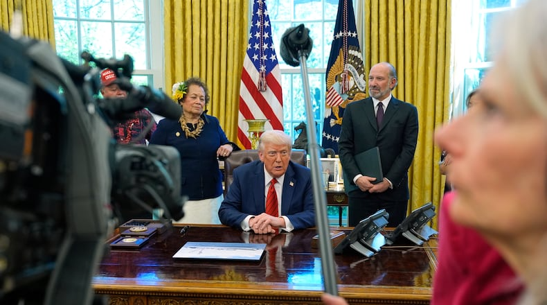 Tổng thống Mỹ Donald Trump tại Phòng Bầu Dục - Ảnh: Reuters