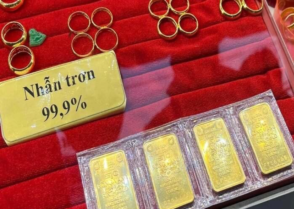Giá vàng miếng SJC và vàng nhẫn liên tục lập kỷ lục trong mấy tuần qua