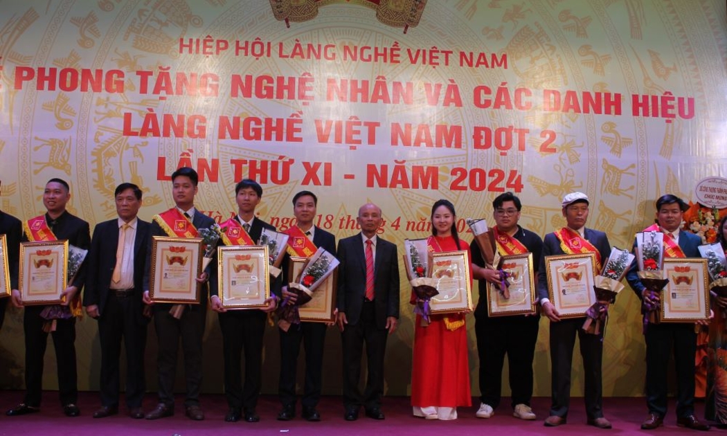 Lễ vinh danh nghệ nhân và danh hiệu làng nghề Việt Nam. Ảnh: Chu Khôi.