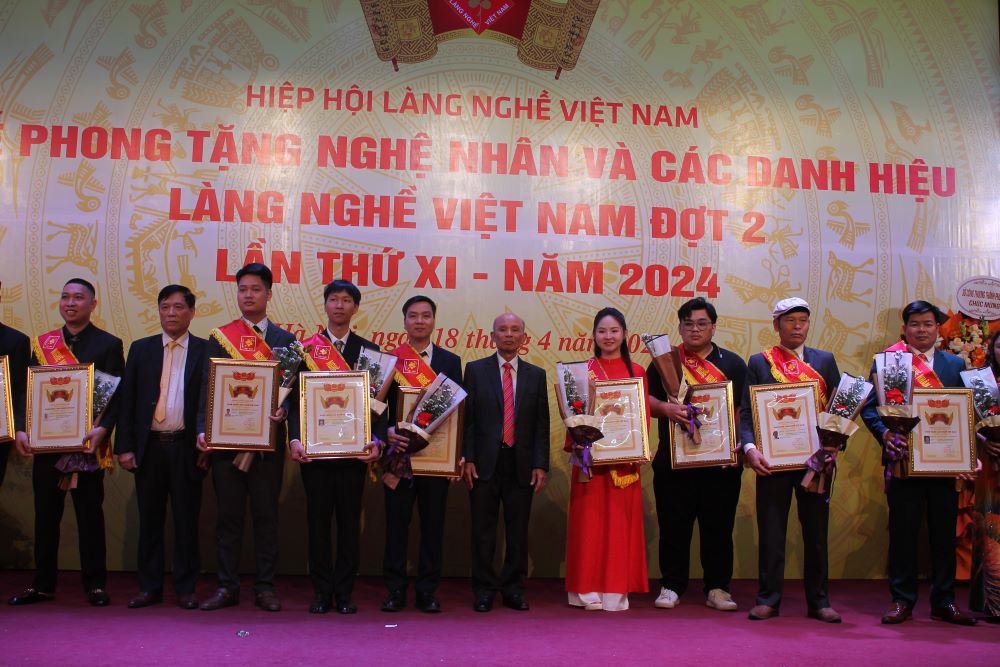 Lễ vinh danh nghệ nhân và danh hiệu làng nghề Việt Nam. Ảnh: Chu Khôi.