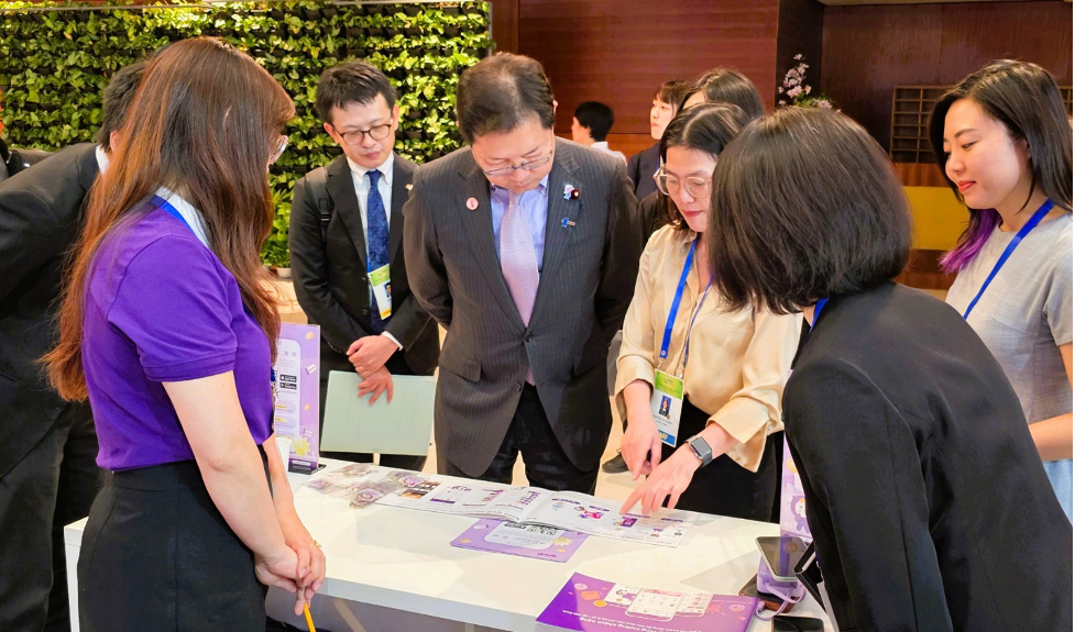 LynkiD representative introduced technology solutions to Japanese delegates attending the P4G Summit