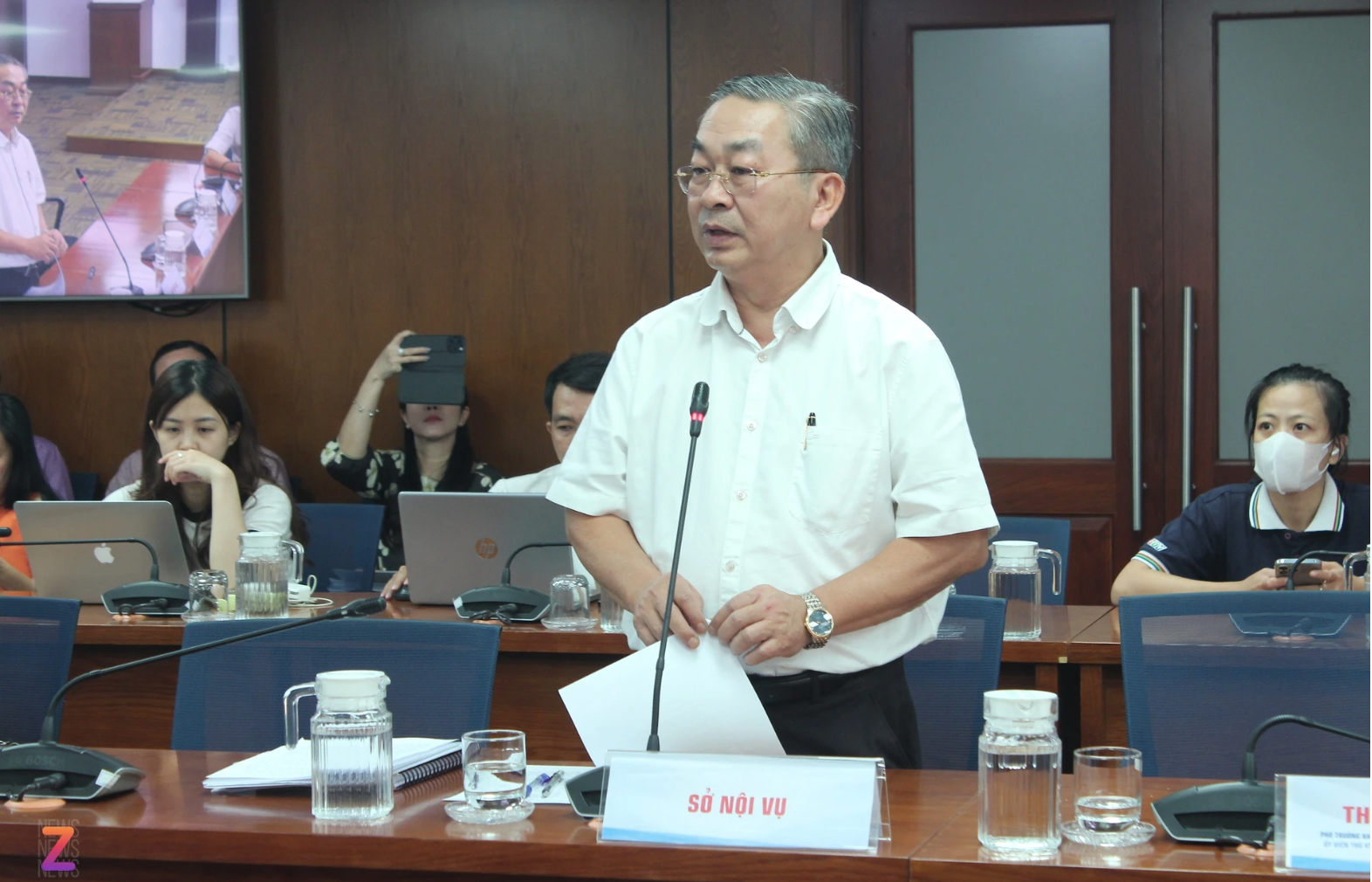 Ông Võ Ngọc Quốc Thuận, Giám đốc Sở Nội vụ TP.HCM, phát biểu tại họp báo chiều 17/4. Ảnh: Thảo Liên.