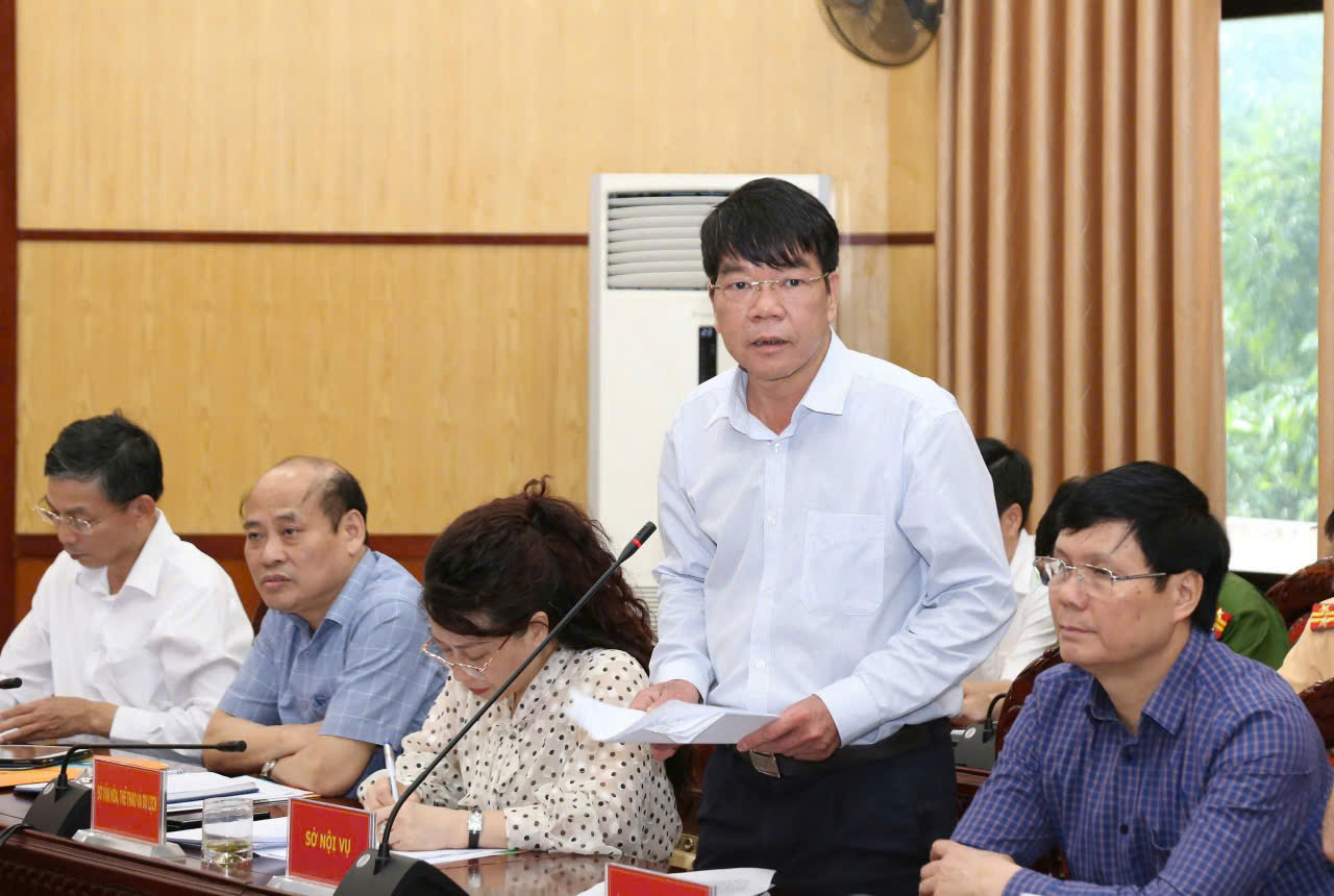 &Ocirc;ng Nguyễn Giang Nam, Ph&oacute; Gi&aacute;m đốc Sở Nội vụ tỉnh Thanh H&oacute;a, th&ocirc;ng tin tại cuộc họp b&aacute;o