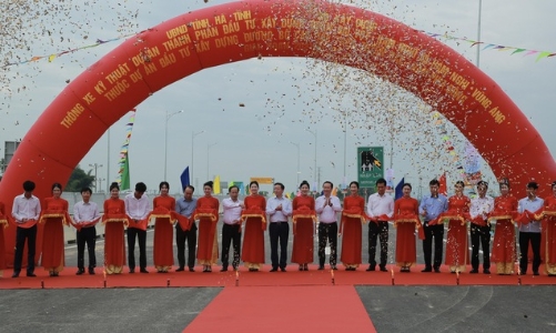 Thông xe kỹ thuật hai đoạn cao tốc qua Hà Tĩnh