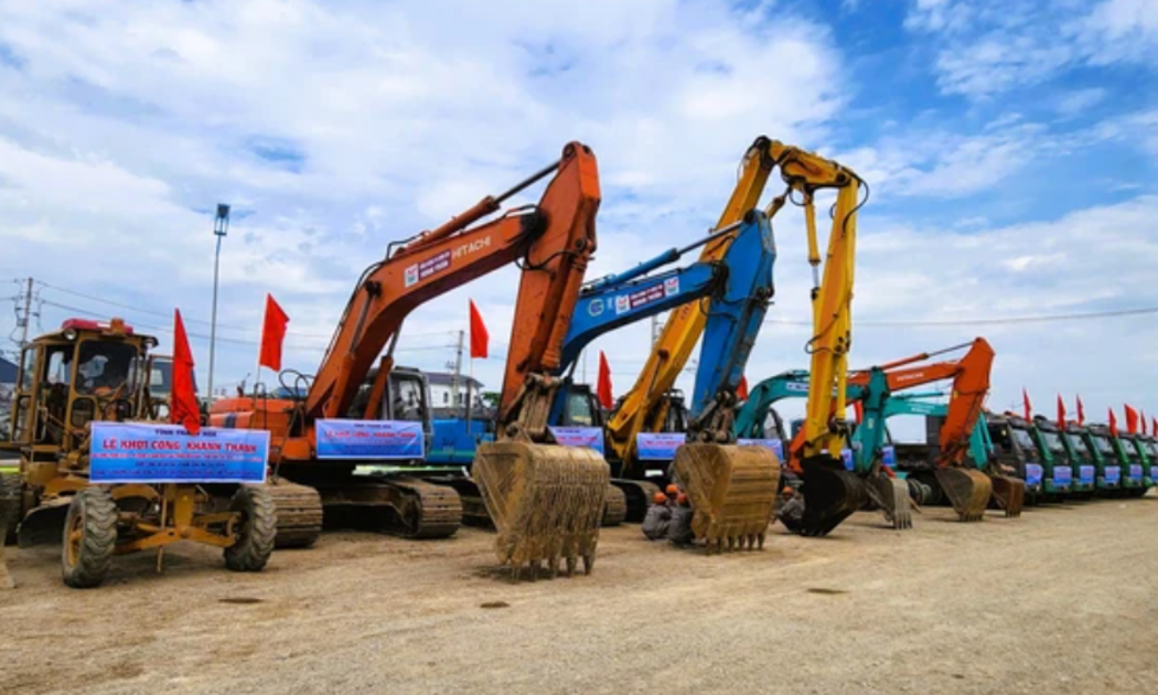 Máy móc thiết bị được huy động để triển khai thi công dự án