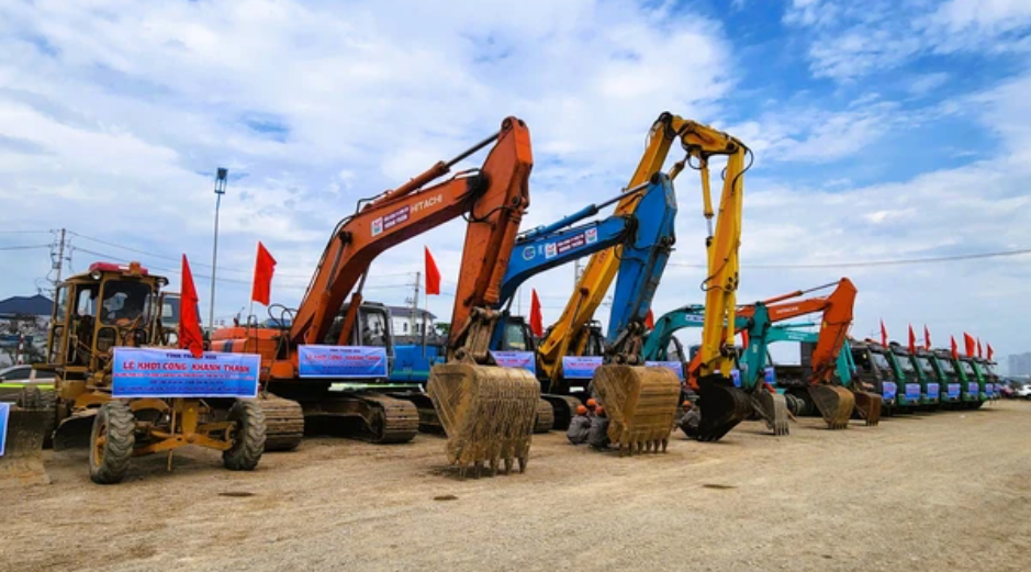 Máy móc thiết bị được huy động để triển khai thi công dự án