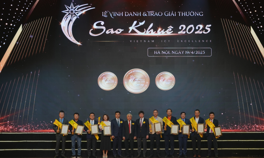 Trao giải Top 10 Sao Khuê 2025 - Ảnh VINASA. 