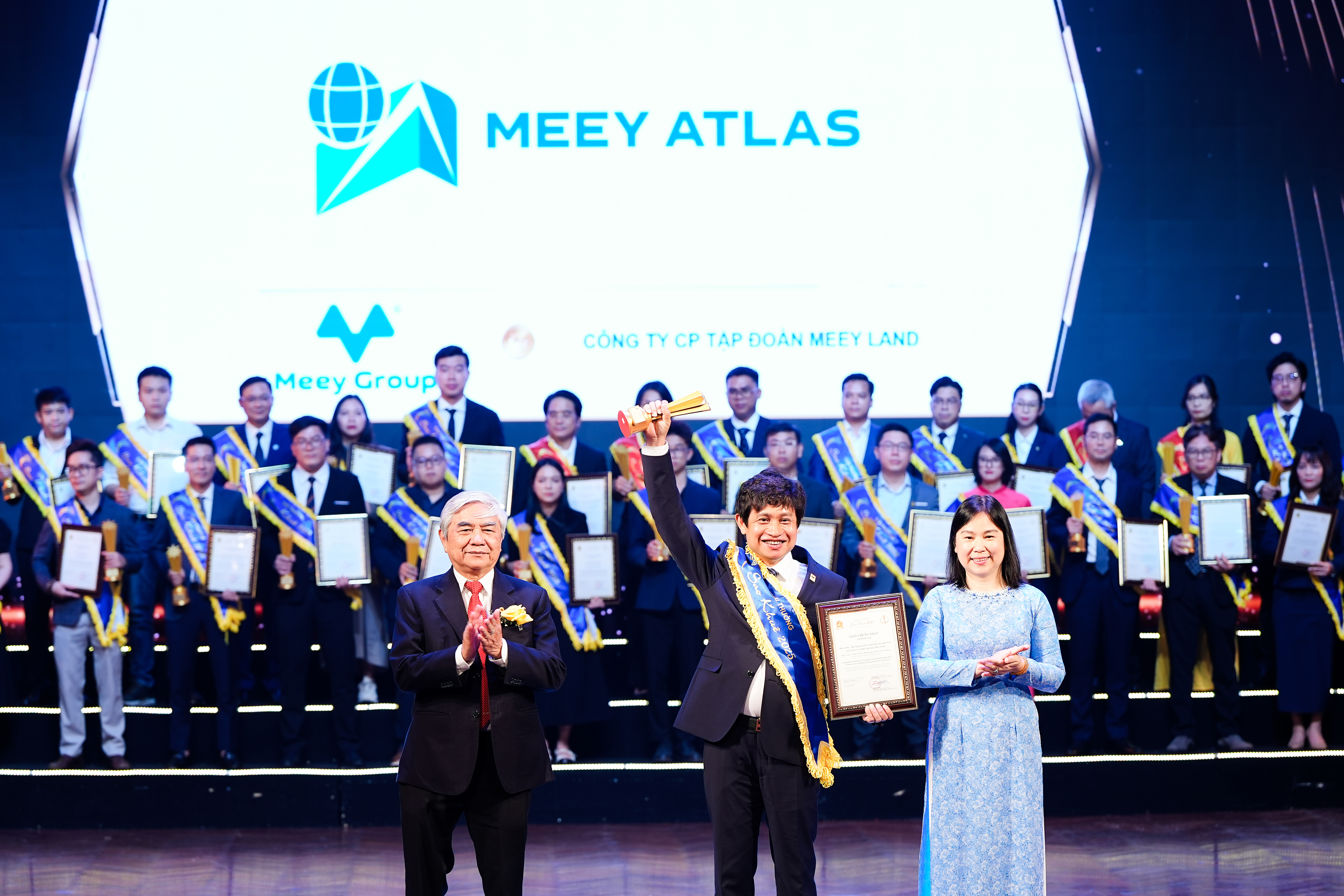 Ông Hoàng Mai Chung, Chủ tịch HĐQT Meey Group nhận giải Sao Khuê 2025.