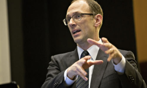 Quan chức Fed: Thuế quan có thể khiến hoạt động kinh tế Mỹ sụt giảm trong mùa hè 2025