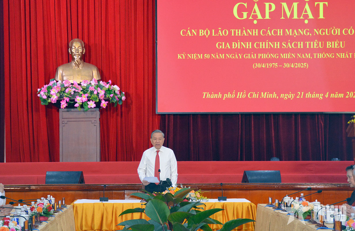 Tổng B&iacute; thư T&ocirc; L&acirc;m ph&aacute;t biểu tại buổi gặp mặt.