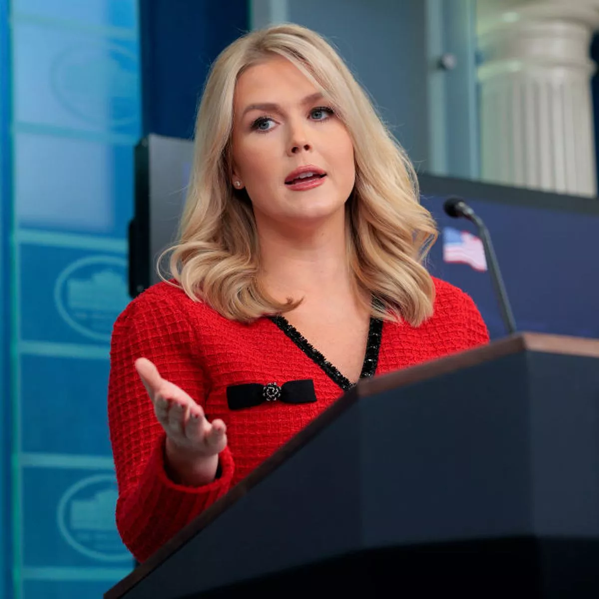 B&agrave;&nbsp;Karoline Leavitt v&agrave; trang phục 