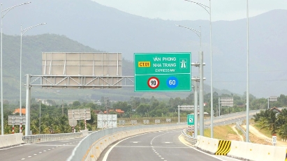 $485mln Van Phong - Nha Trang expressway opens to traffic